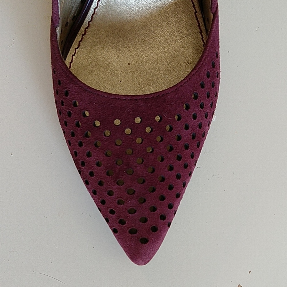 Audrey Brooke Sloane. Burgundy / dark red